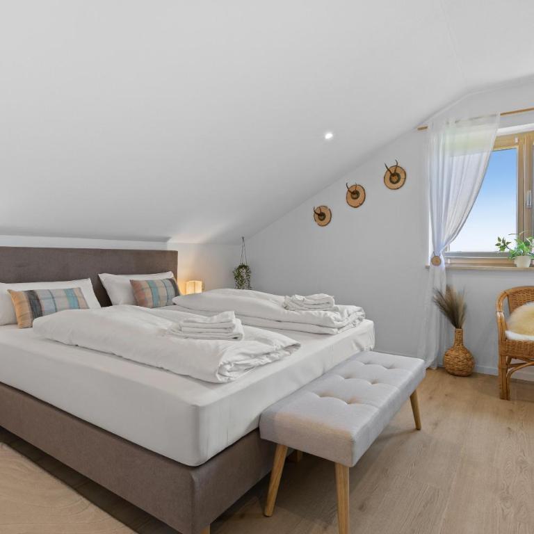 ALPENglück - Stylisches Dachgeschoss-Apartment mit Bergblick, großer Balkon & 3 Schlafzimmern - Apartment mit 3 Schlafzimmern - 24