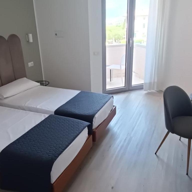 Hotel Everest Arco - Camera Doppia con Letti Singoli - 1