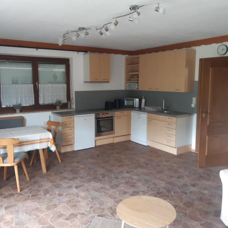Chalet Anna Appartment - Two-Bedroom Apartment with Balcony and Terrace - 34