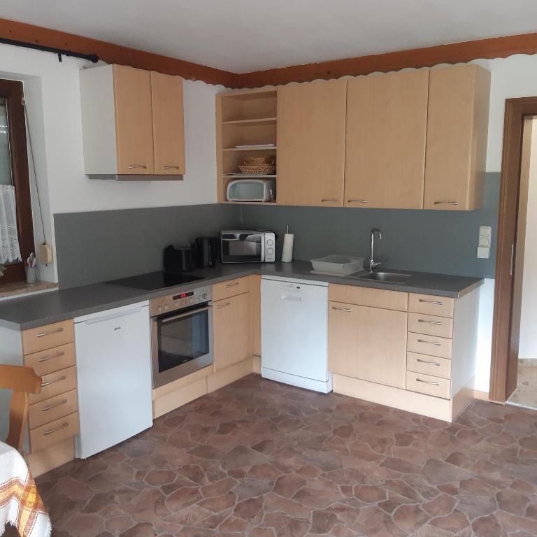 Chalet Anna Appartment - Two-Bedroom Apartment with Balcony and Terrace - 36