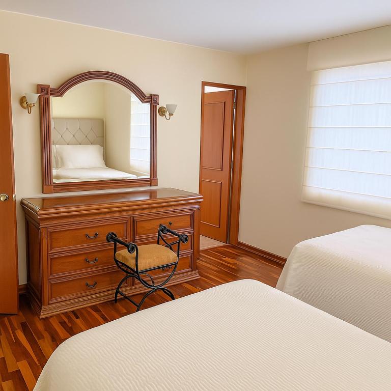 Bello departamento en el corazón de Miraflores - Three-Bedroom Apartment - 27