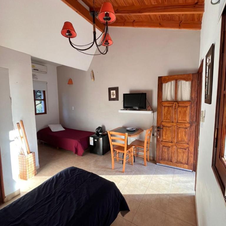 Hosteria Manantial de Carpintería - Triple Room with Private Bathroom - 3