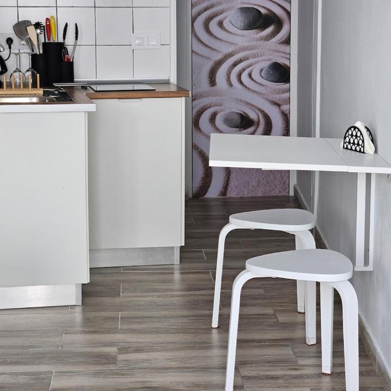 El Caramelito 2 Estudio con cama abatible - One-Bedroom Apartment - 64