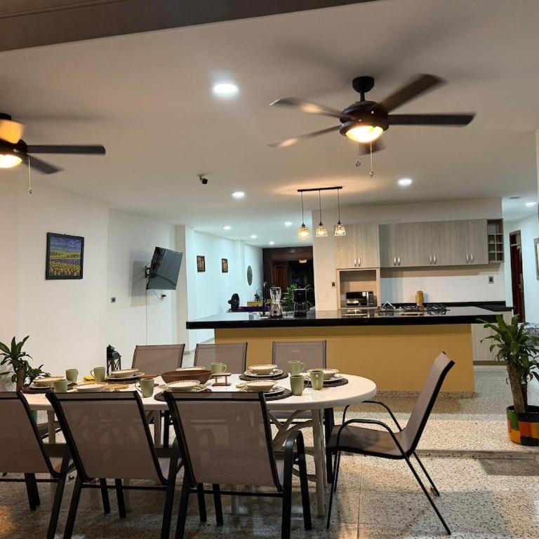 Casa Patio de Torices, Near City Center - Five-Bedroom House - 1