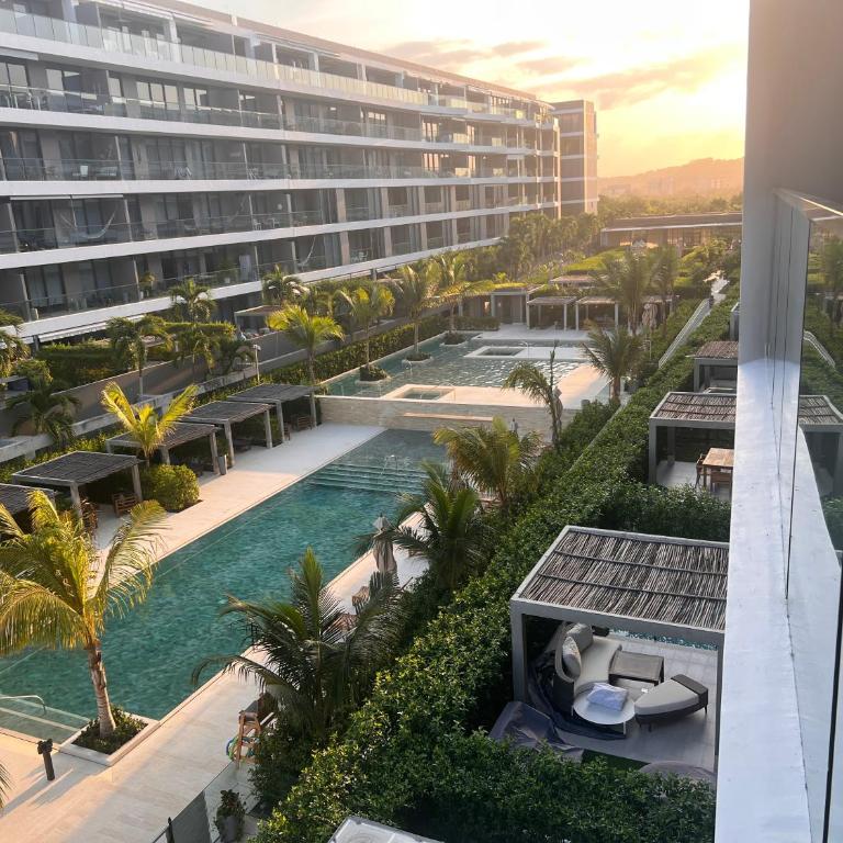 Luxury 2-Bedroom Apartment with Breathtaking Ocean Views - Two-Bedroom Apartment - 36