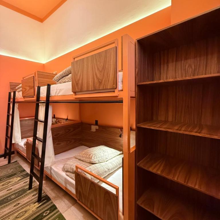 Ginger Banana Hostel - Habitación Compartida Femenina de 8 camas - 5