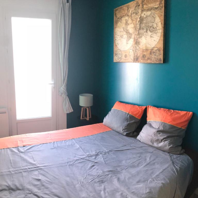 Appartement Central Décoré 8P Marseille Timone, La Plaine et mer - Three-Bedroom Apartment with Balcony - 13
