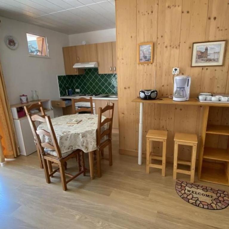 T1 meublé 300 m plage - 20 m des commerces - Apartamento de 1 dormitorio con vistas al jardín - 3