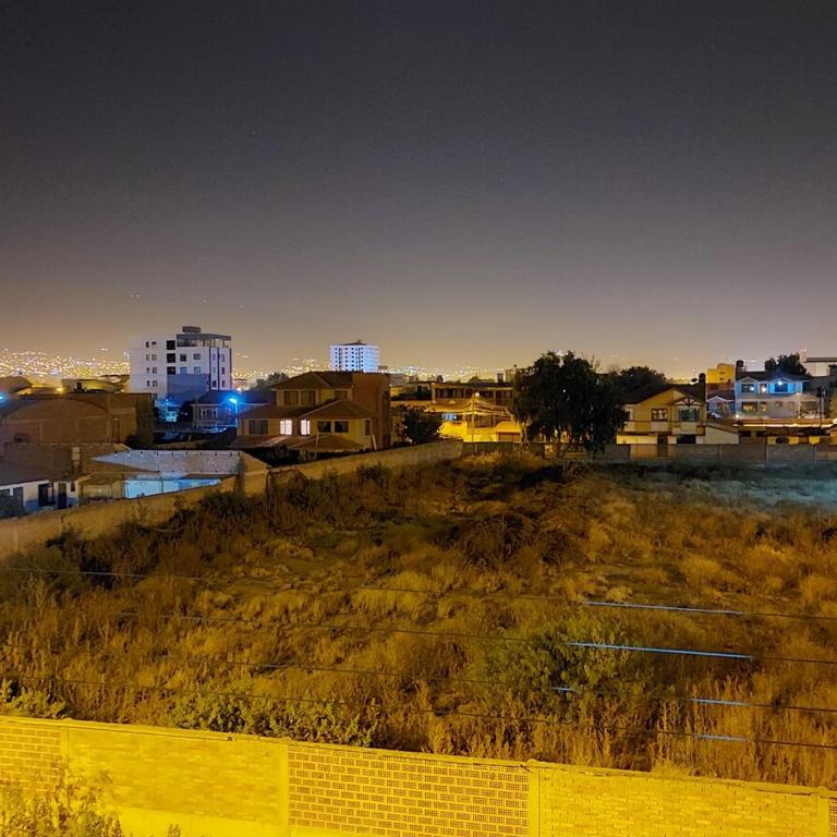 Hermoso y cómodo departamento de 2 habitaciones, sala de estar, cocina y 2 baños - Apartamento de 3 dormitorios - 5