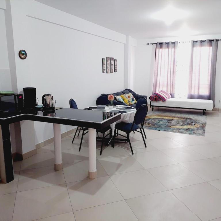 Hermoso y cómodo departamento de 2 habitaciones, sala de estar, cocina y 2 baños - Apartamento de 3 dormitorios - 8