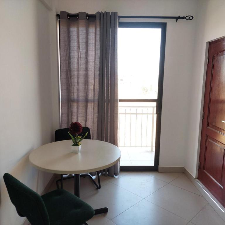 Hermoso y cómodo departamento de 2 habitaciones, sala de estar, cocina y 2 baños - Apartamento de 3 dormitorios - 15