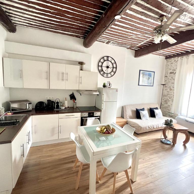 Old Antibes, one bed app, In front of the Port! - Appartement 1 Chambre - 1