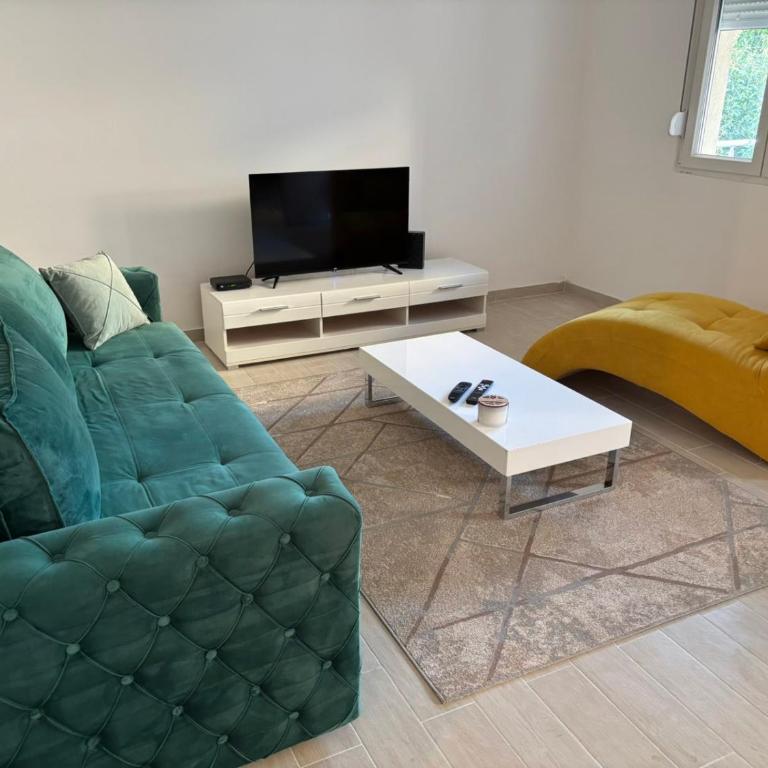 Zemun ES stan na dan - One-Bedroom Apartment - 8