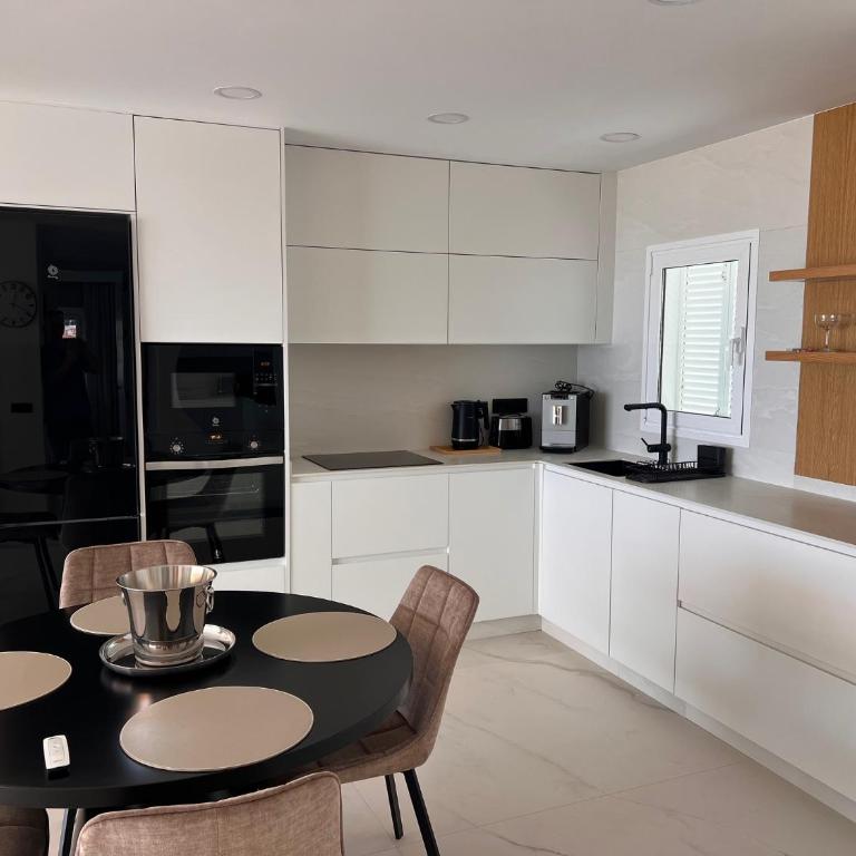 Casa Margarita, Costa Adeje - Apartamento de 2 dormitorios con balcón y vistas al mar - 2