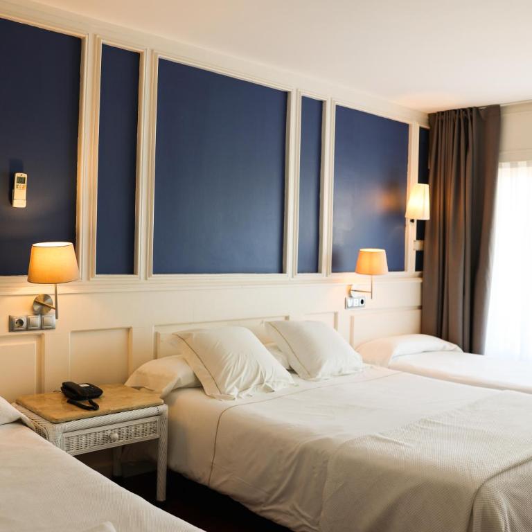 Hotel Vostra Llar - Habitación Triple con vistas a la ciudad - 1