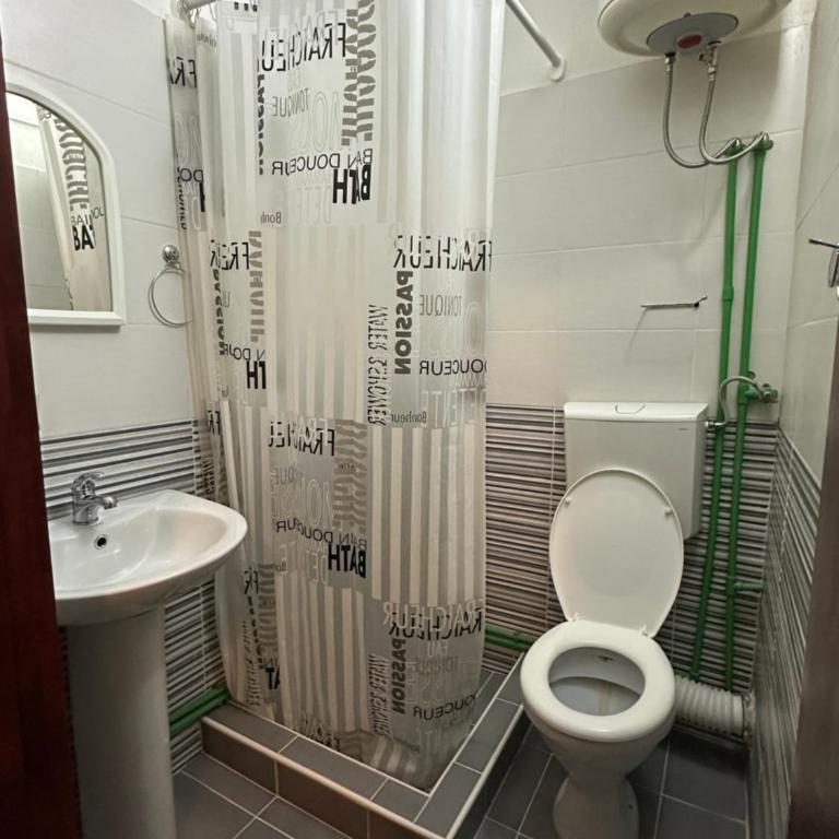 Apartmani Rira - Dvokrevetna Soba sa Bračnim Krevetom i Sopstvenim Kupatilom - 5