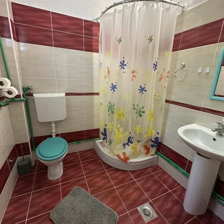 Apartmani Rira - Dvokrevetna Soba sa Bračnim Krevetom i Sopstvenim Kupatilom - 5