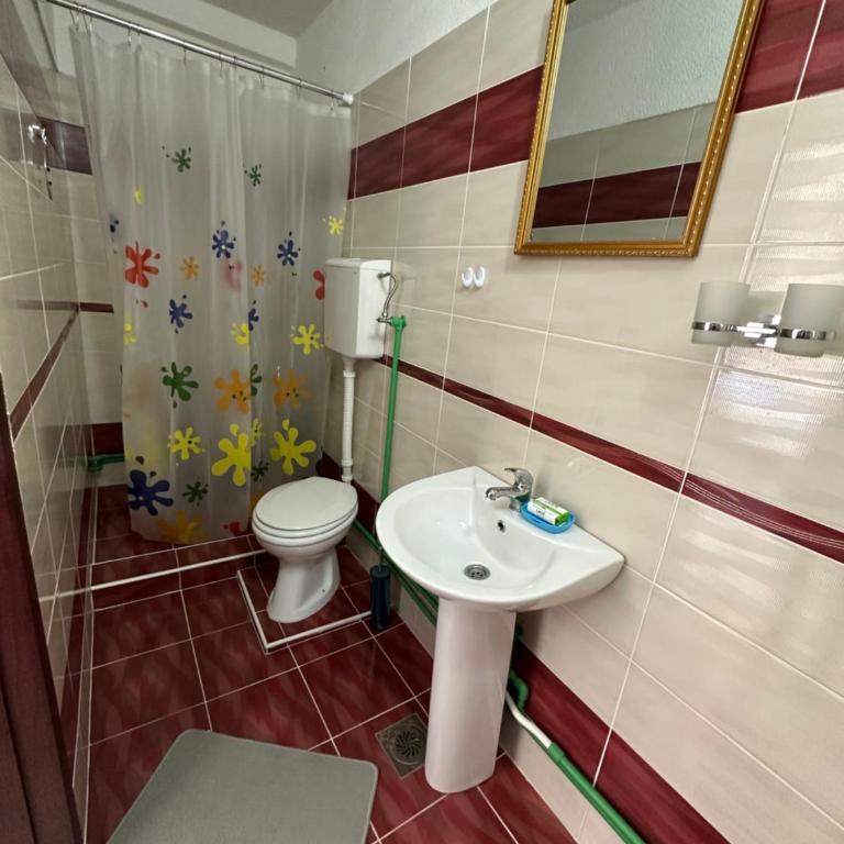 Apartmani Rira - Dvokrevetna Soba sa Bračnim Krevetom i Sopstvenim Kupatilom - 5