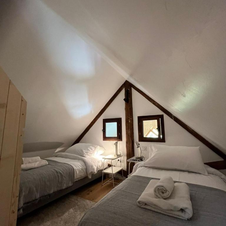 Mountain Gite Jasper for Cycle and Ski - 7 people - Appartement 3 Chambres - 8
