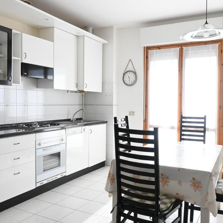 S355 - Sirolo, ampio trilocale con terrazzo e posto auto - Two-Bedroom Apartment - 3