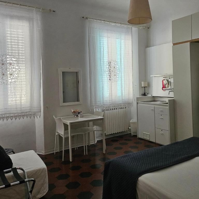 Lucretia House - Camera Matrimoniale/Doppia con Letti Singoli con Letto Supplementare - 2