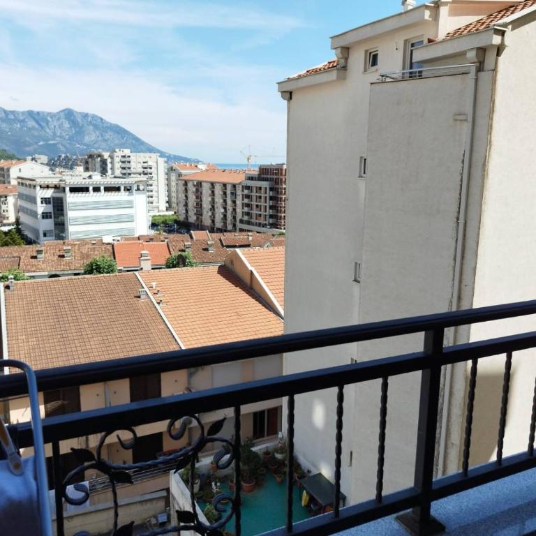 Udoban,luksuzno opremljen stan u Budvi - Apartman sa 2 Spavaće Sobe - 6