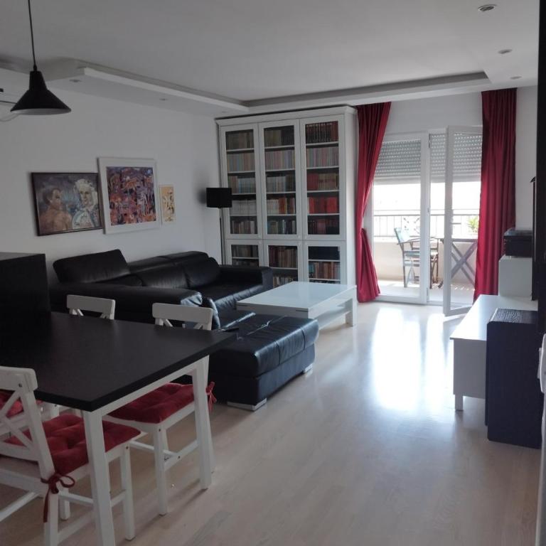 Udoban,luksuzno opremljen stan u Budvi - Apartman sa 2 Spavaće Sobe - 12