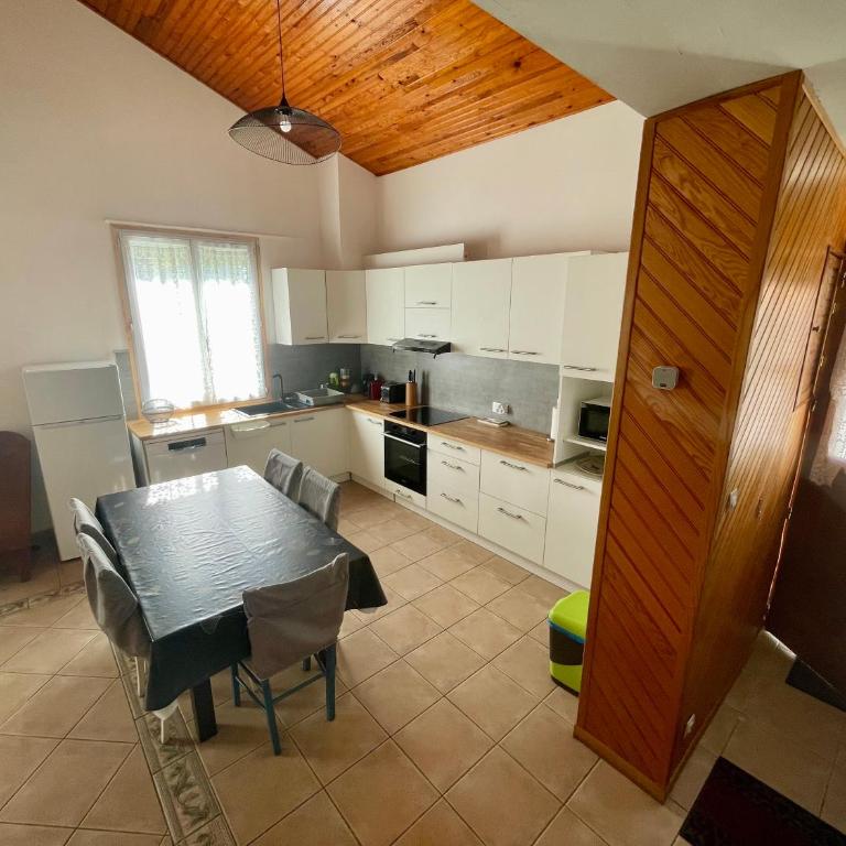 Demi maison avec terrasse et jardin 3 chambres 6 pers - Three-Bedroom Apartment - 2