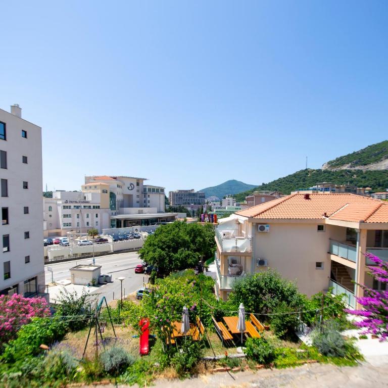 Apartmani Becici - Quadruple Room with Private External Bathroom - 3