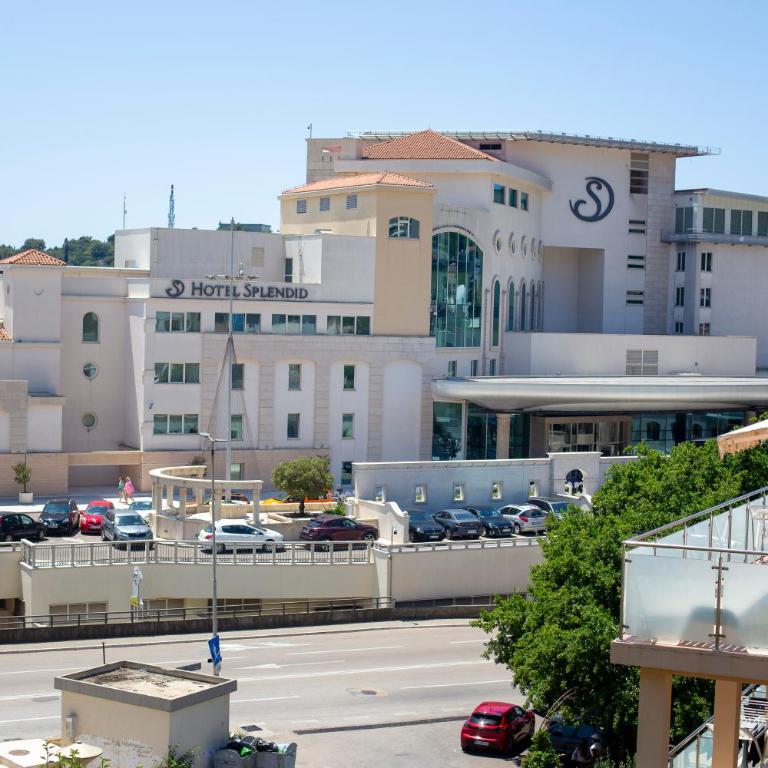 Apartmani Becici - Quadruple Room with Private External Bathroom - 2