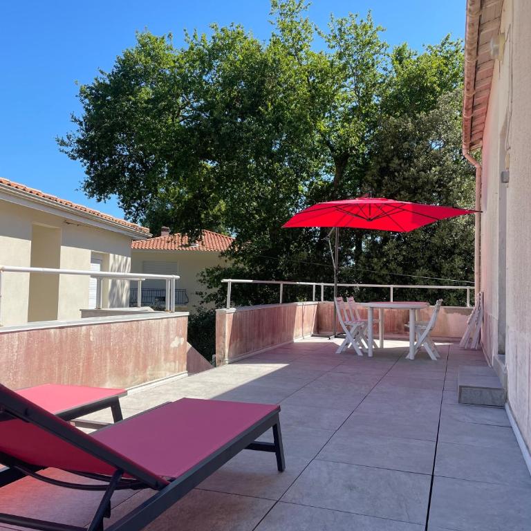 Demi maison avec terrasse et jardin 3 chambres 6 pers - Three-Bedroom Apartment - 1