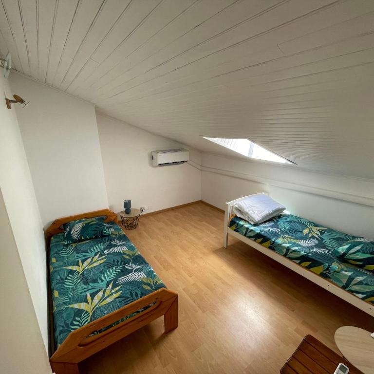Demi maison avec terrasse et jardin 3 chambres 6 pers - Three-Bedroom Apartment - 6