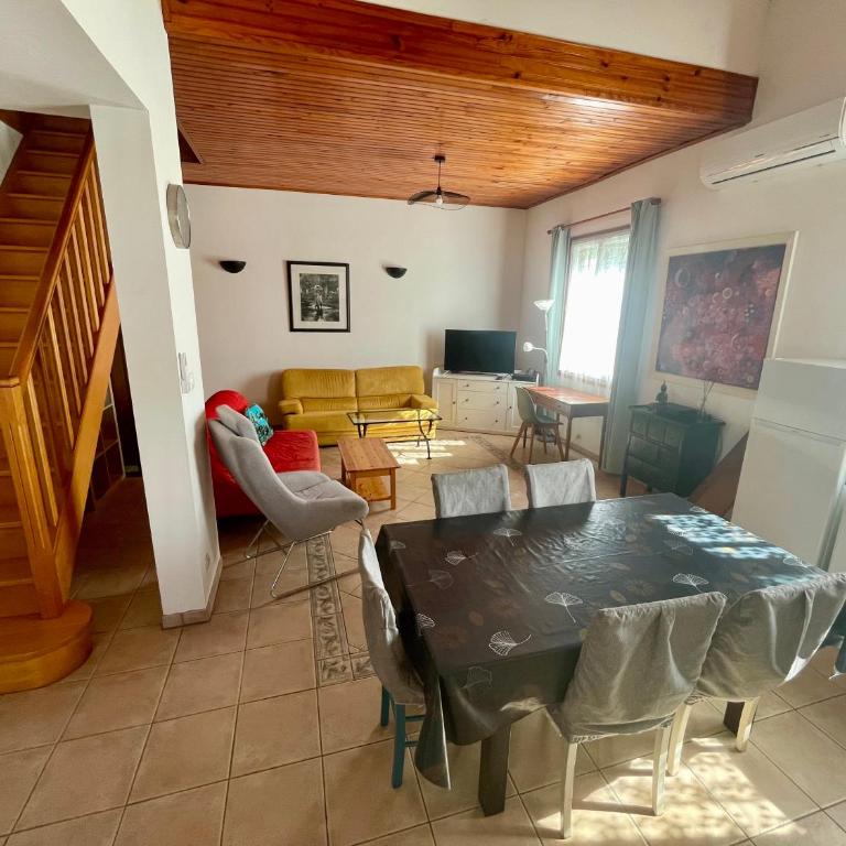 Demi maison avec terrasse et jardin 3 chambres 6 pers - Three-Bedroom Apartment - 3