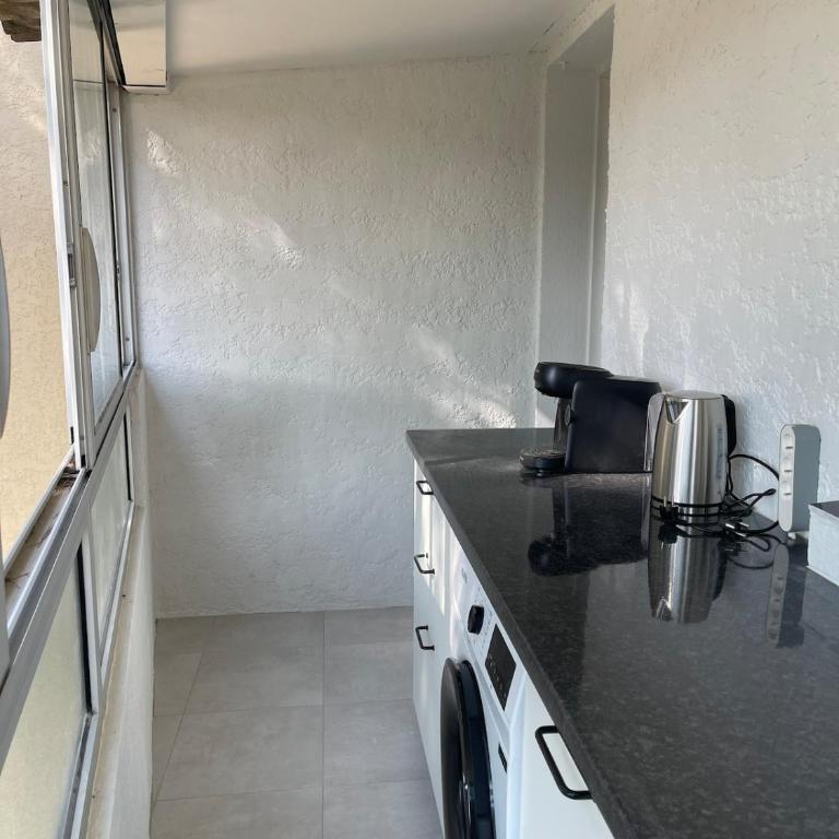 Élégant T3 neuf, 6 pers, clim, balcon, pkg gratuit, 5 min du Port - Apartamento de 2 dormitorios - 14