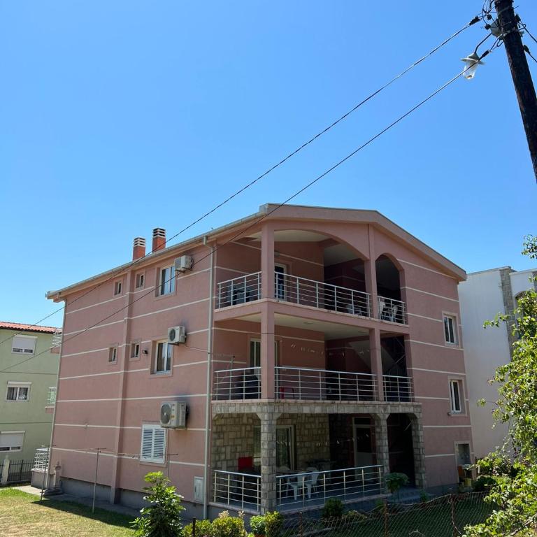 Apartmani Zlatičanin - Trokrevetna Soba - 1