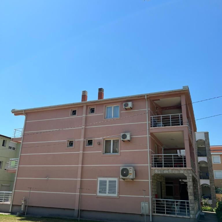 Apartmani Zlatičanin - Četvorokrevetna Soba sa Balkonom - 1