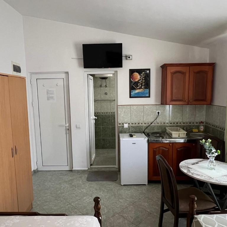 Apartmani Zlatičanin - Trokrevetna Soba - 2