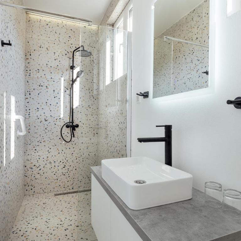 Hotel Subra Atrium - Comfort Suite - 8