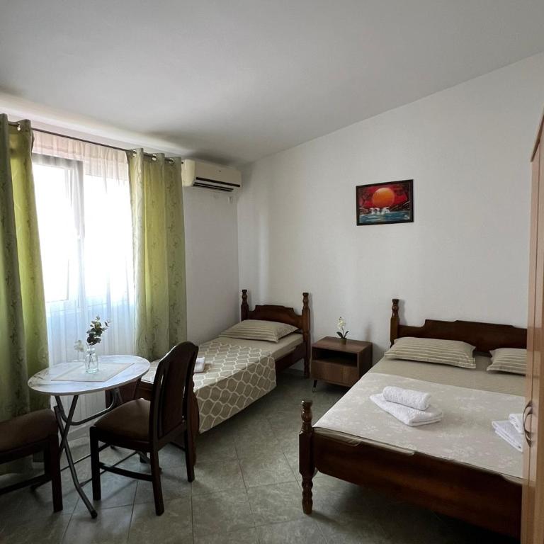Apartmani Zlatičanin - Trokrevetna Soba - 3