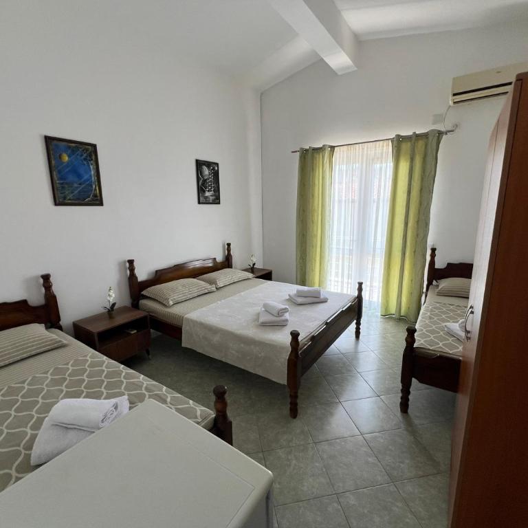 Apartmani Zlatičanin - Četvorokrevetna Soba - 1