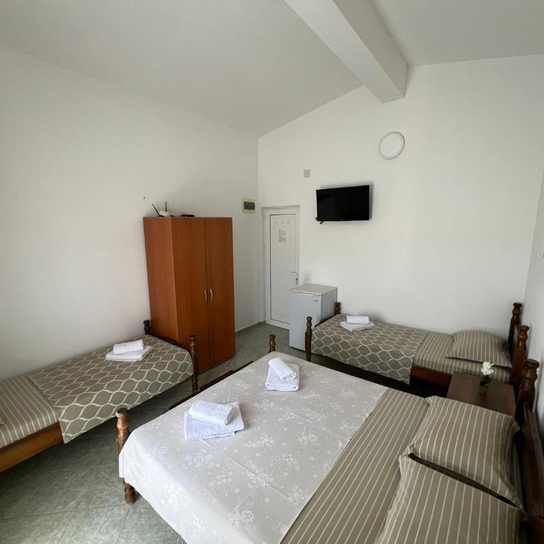 Apartmani Zlatičanin - Četvorokrevetna Soba - 2