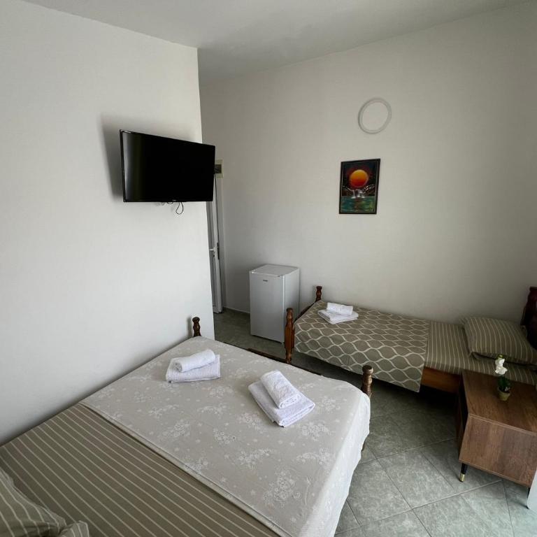 Apartmani Zlatičanin - Trokrevetna Soba sa Balkonom - 4