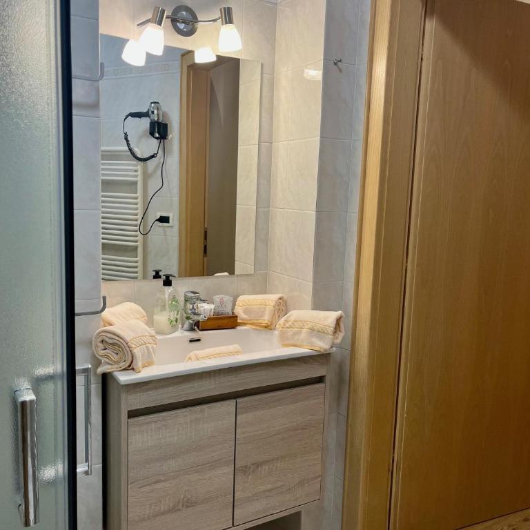 Wellness Residence Panorama - check-in at Olympia Hotel - Appartamento Deluxe con 2 Camere da Letto e Balcone - 7