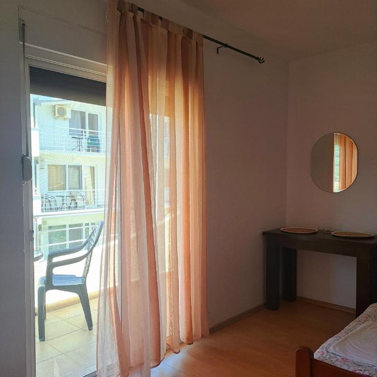 Lazorja Rooms - Studio with Balcony (3 Adults) - 12