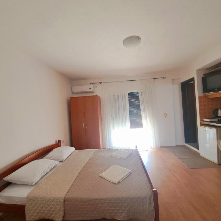 Lazorja Rooms - Studio with Balcony (3 Adults) - 6