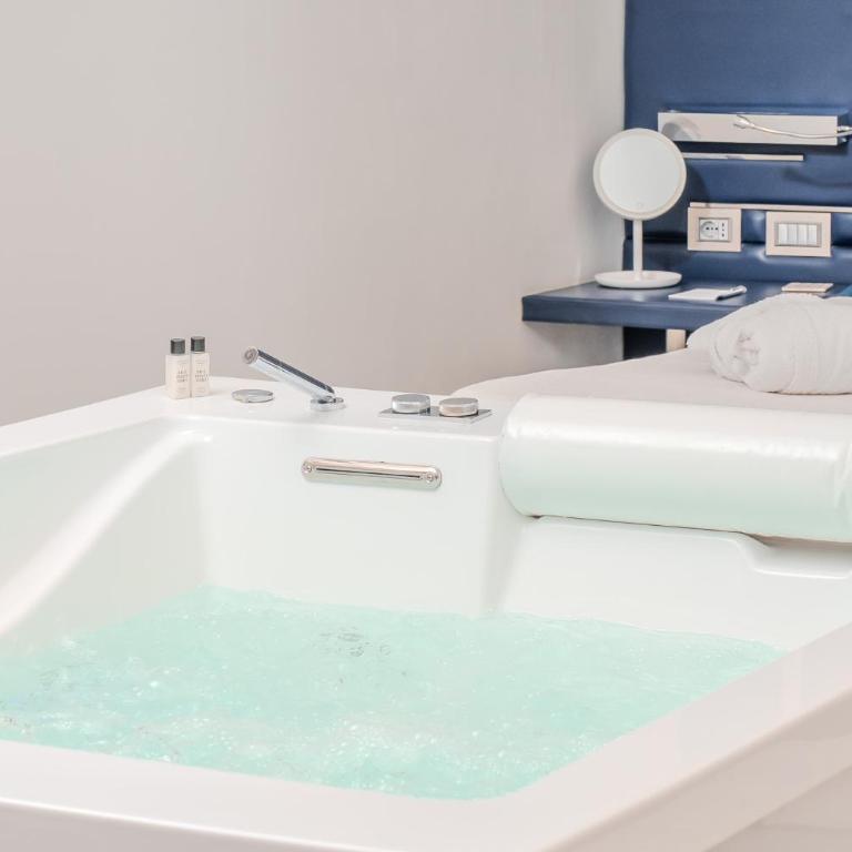 P2 Kevin's Charming Houses - Suite with Spa Bath & Hammam - 12