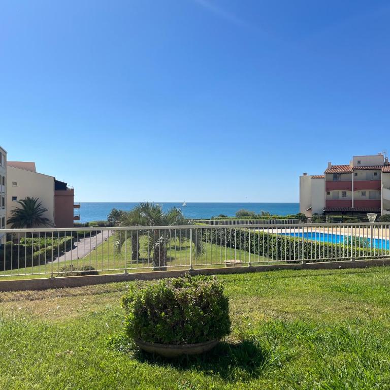 INDES GALANTES Tres joli T2 vue mer piscine Cap d'Agde - One-Bedroom Apartment - 8