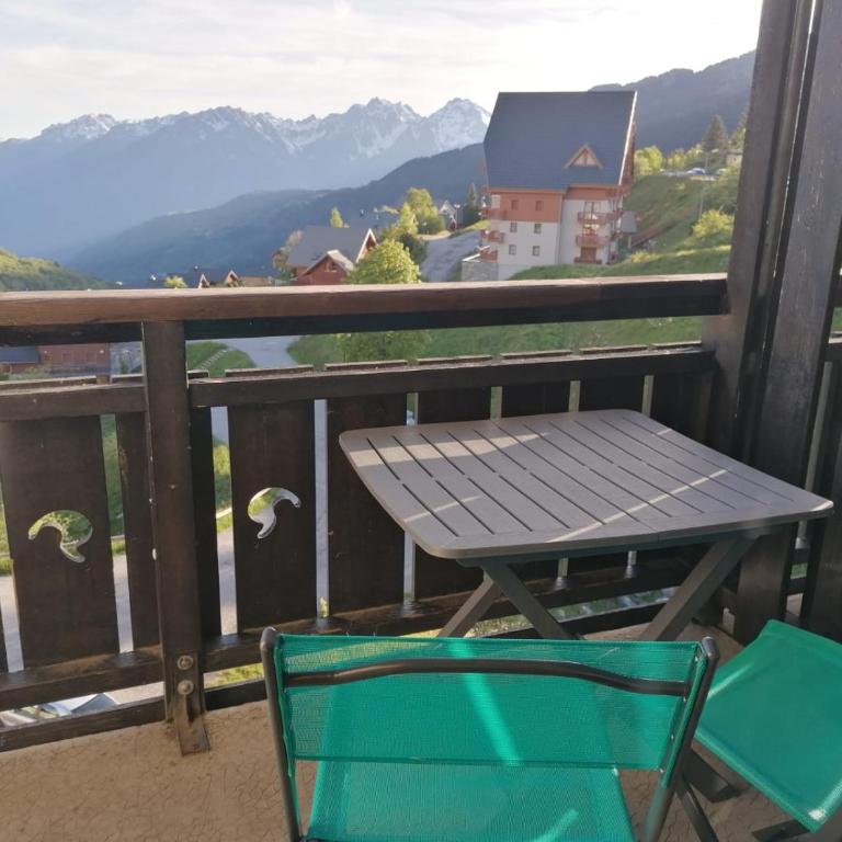 Plein sud, grande pièce de vie, vue imprenable sur les montagnes et parking couvert privé - Appartement 1 Chambre - 5