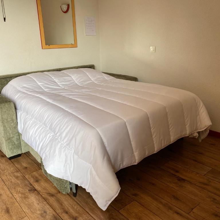 Plein sud, grande pièce de vie, vue imprenable sur les montagnes et parking couvert privé - Appartement 1 Chambre - 10
