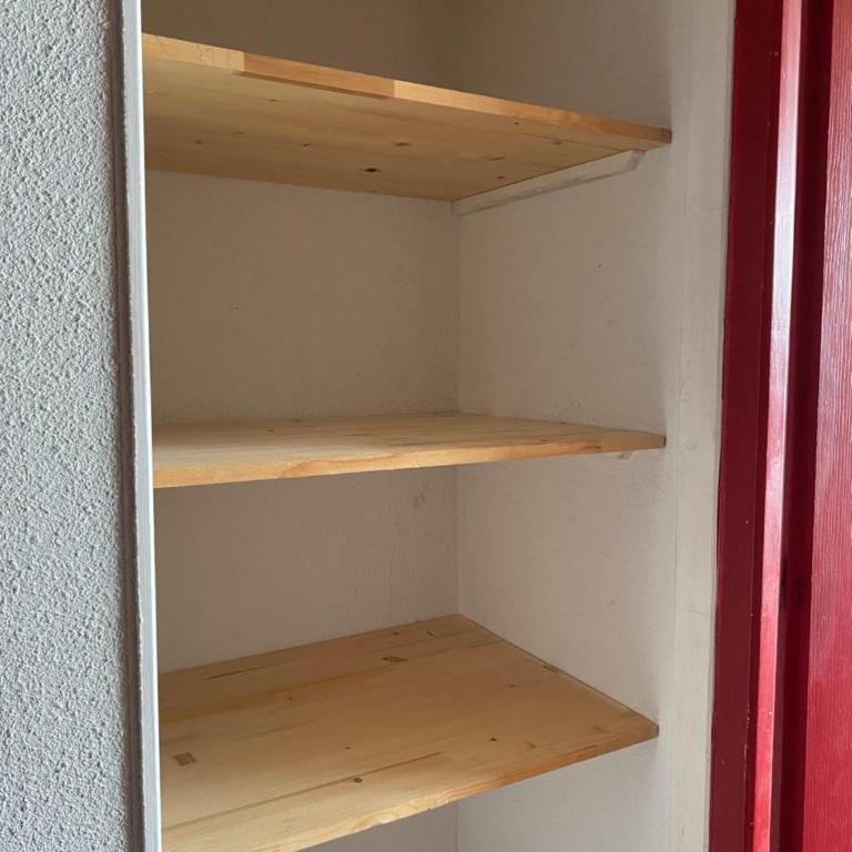 Plein sud, grande pièce de vie, vue imprenable sur les montagnes et parking couvert privé - Appartement 1 Chambre - 14